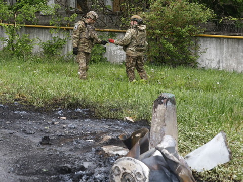 Ukraine: neuf morts dans une attaque de drone sur un minibus