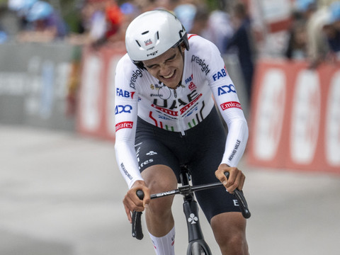 Van Aert gagne à Sienne, Del Toro en rose, Roglic distancé