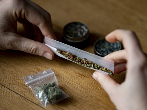 Vente régulée zurichoise de cannabis: marché noir sous pression
