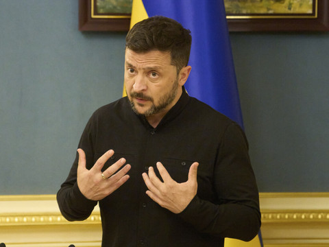 Ukraine: Zelensky accuse la Russie de 