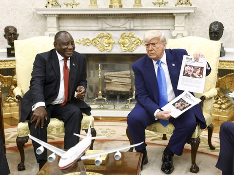 Trump dénonce devant Ramaphosa le 