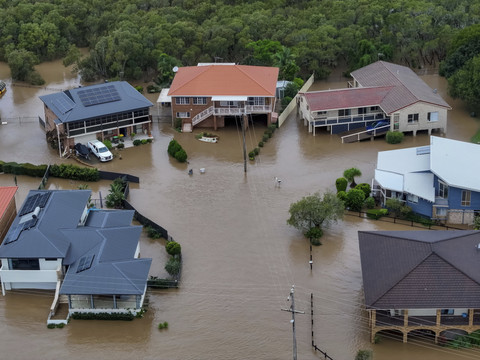 Australie: un mort et 50'000 personnes bloquées par des inondations