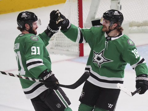 Les Stars gagnent le match 1 face aux Oilers
