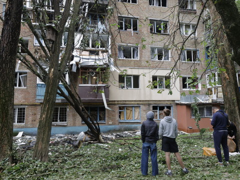 Attaque russe massive sur Kiev avant un échange de prisonniers