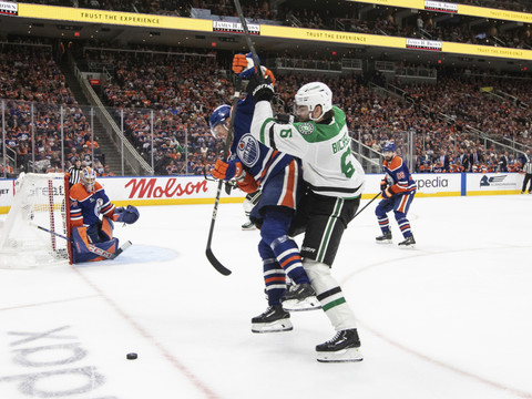 Edmonton prend les commandes face à Dallas et Lian Bichsel