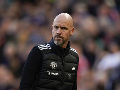 Erik ten Hag succède à Xabi Alonso sur le banc de Leverkusen