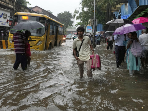 Inondations à Bombay en raison d'une mousson précoce