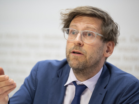 Hausse des primes maladie a priori plus modérée en 2026 en Suisse