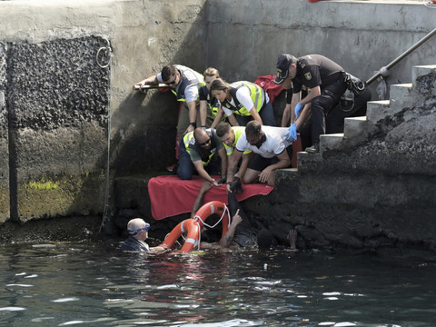 Nauffrage de migrants aux Canaries: au moins sept morts