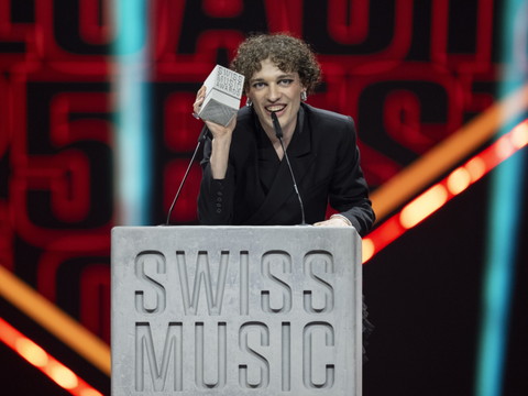 Le vainqueur de l'Eurovision Nemo sacré aux Swiss Music Awards 2025