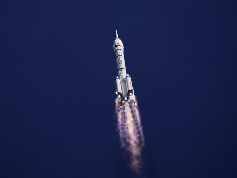 La Chine lance une sonde pour ramener des échantillons d'astéroïde