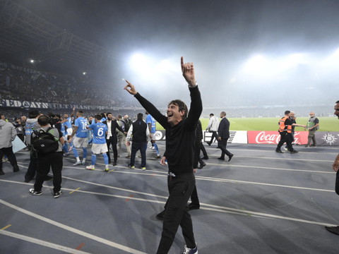 Conte reste à Naples avec 