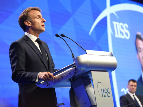 En Asie, Macron appelle à de 
