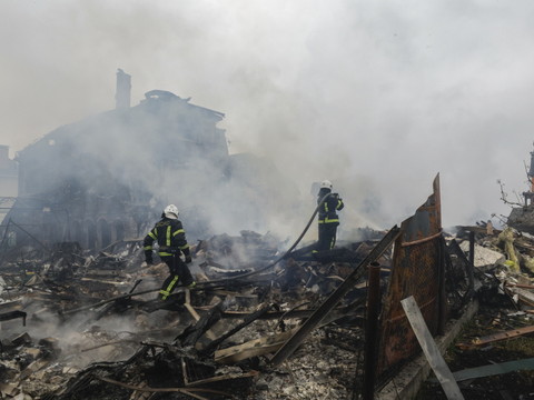 Deux morts dans des attaques russes en Ukraine