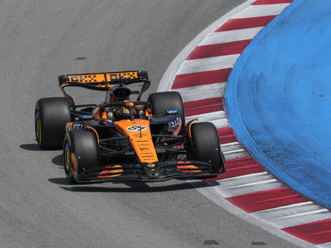 Piastri l'emporte, doublé McLaren