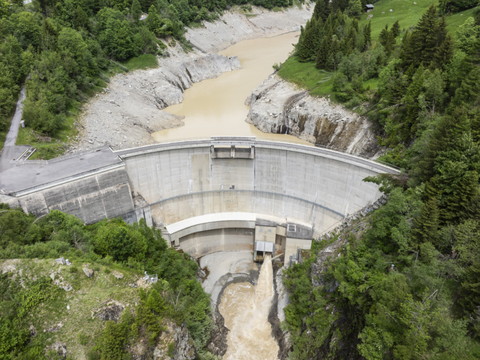 Le niveau du barrage de Ferden monte, le lac de Blatten stable