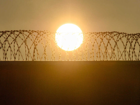 Les sénateurs veulent une peine de prison à vie plus restrictive