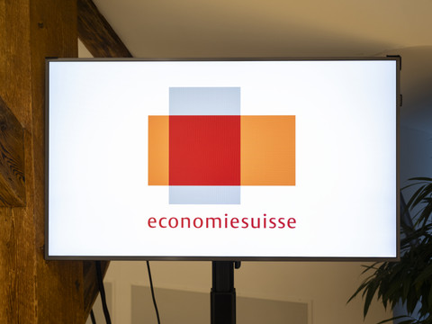 La politique douanière américaine freine l'économie suisse