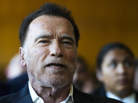 Schwarzenegger au micro dans le métro de Vienne