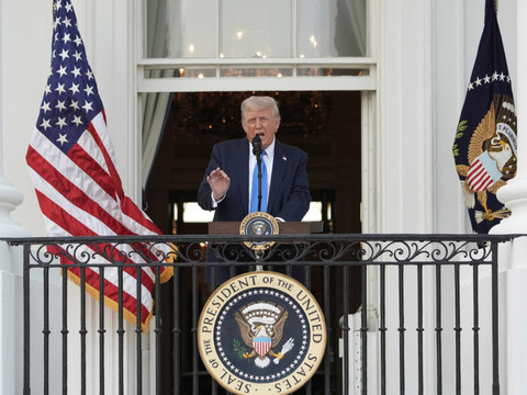 Trump interdit aux ressortissants de douze pays l'entrée aux USA