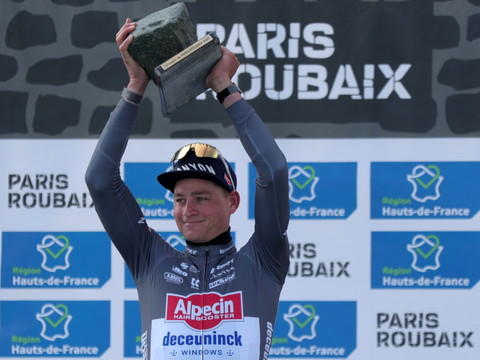 Mathieu van der Poel sera bien au départ du Dauphiné