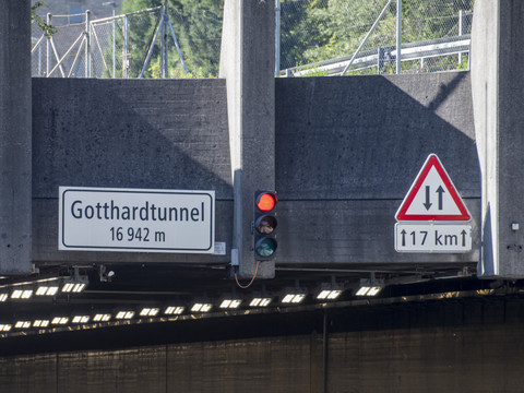 Véhicule en feu au Gothard: tunnel fermé près de trois heures