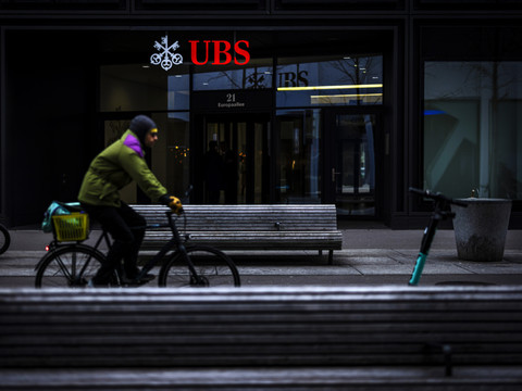 UBS cloue au pilori la hausse 
