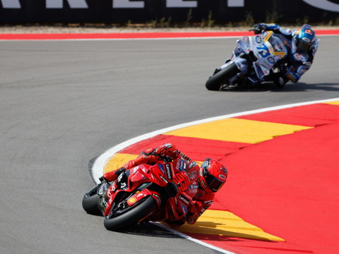 GP d'Aragon: Marc Marquez gagne le sprint devant son frère Alex