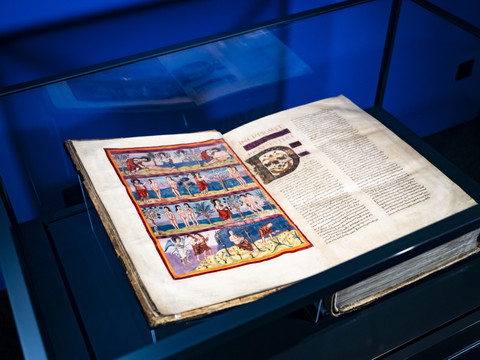 Succès de l'exposition sur la Bible de Moutier-Grandval à Delémont