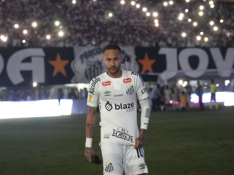 Neymar veut prolonger à Santos, assure son père