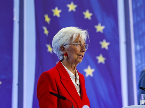 Christine Lagarde fustige les 