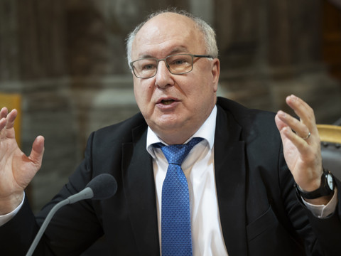 Premier pas vers le financement de la 13e rente