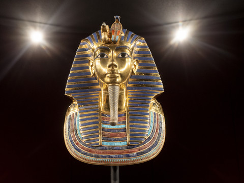 Le masque d'or de Toutankhamon rejoint le nouveau musée du Caire
