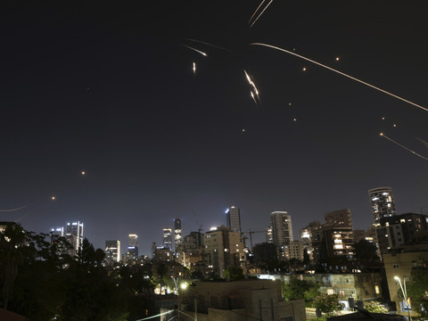 Tirs de missiles sans précédent entre Israël et l'Iran