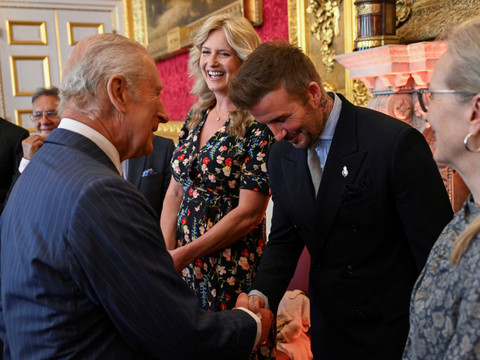 L'ex-footballeur David Beckham anobli par le roi Charles III