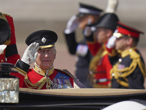 Anniversaire du roi Charles: hommage aux victimes du crash en Inde