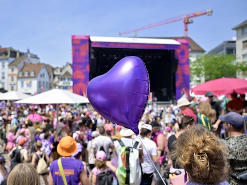 Des milliers de personnes dans la rue pour la grève des femmes