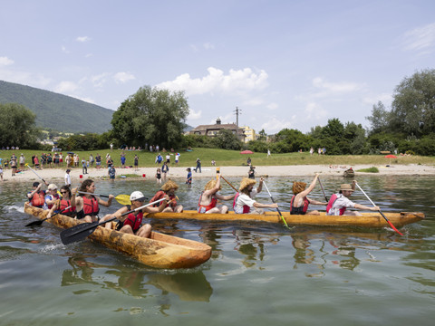 Lac de Neuchâtel: régate internationale de pirogues monoxyles