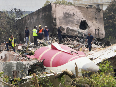 Crash du Boeing 787 d'Air India: deuxième boîte noire retrouvée