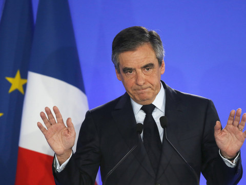 Emplois fictifs: François Fillon, 4 ans de prison avec sursis