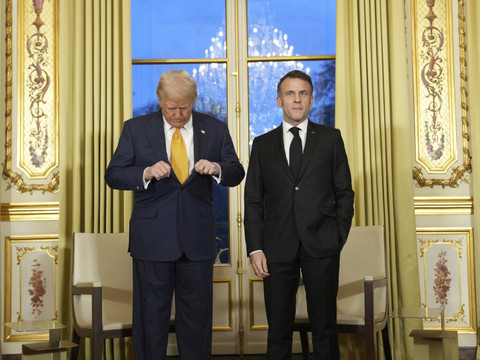Trump étrille Macron au sommet du G7