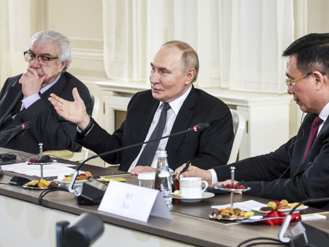 Poutine dit qu'une rencontre avec Zelensky est possible