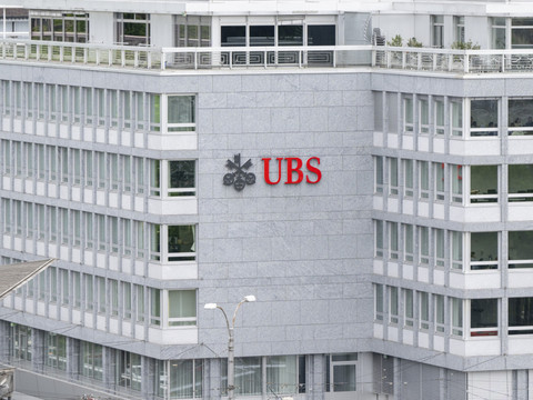 UBS demeure vulnérable, malgré des fonds propres suffisants