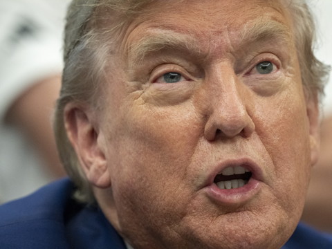 Trump repousse à nouveau l'échéance pour la vente de TikTok