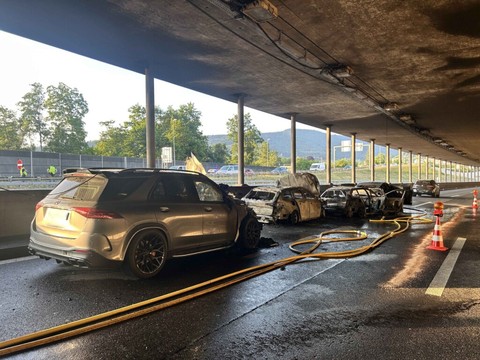 Collision en chaîne sur l'A1: 4 autos en feu, mais pas de blessé