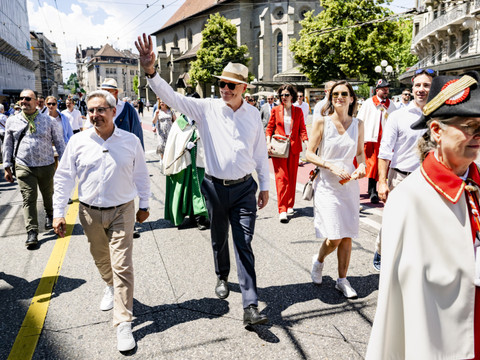 Fête fédérale de gymnastique: cortège et flonflons à Lausanne