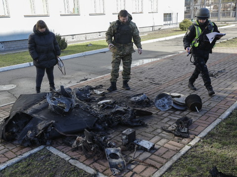 L'armée russe a visé des cibles militaires vers Kiev, huit morts