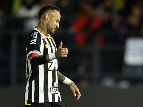 Neymar prolonge son contrat avec Santos jusqu'à la fin de l'année