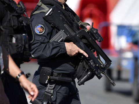 France : deux morts dont un policier dans une course-poursuite