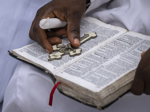 Arrestation de six Américains qui tentaient d'envoyer des bibles